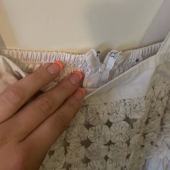 White beach dress with flower top and pockets - Picture 8 of 8